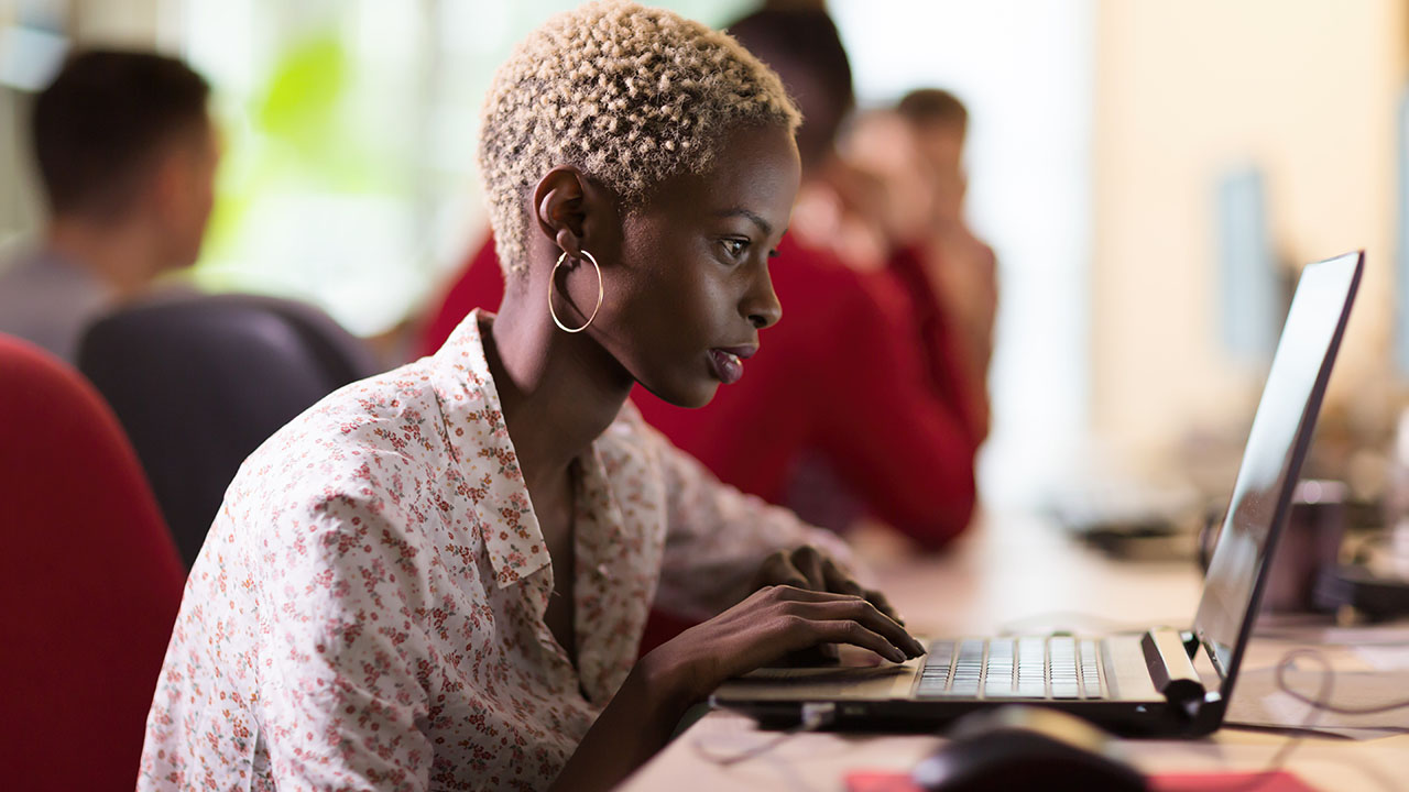 Comment apprendre à votre rythme avec eForma Africa ?